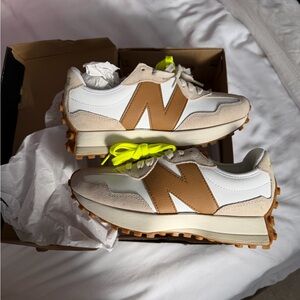 FIGS | New Balance 327